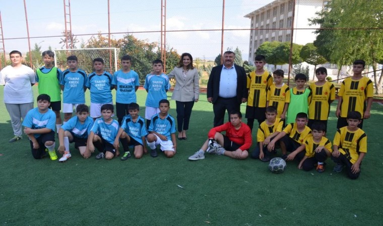 Ortaokullar arası Cumhuriyetimizin 100üncü Yılı Futbol Turnuvası heyecanı başladı