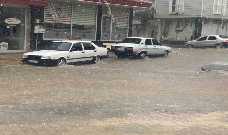 Osmaniyede kuvvetli yağış hayatı olumsuz etkiledi