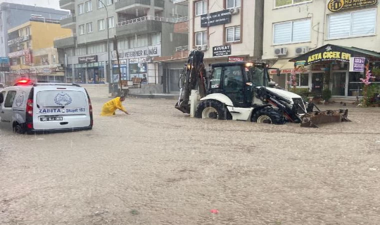 Osmaniye’de sağanak; yollar suyla doldu