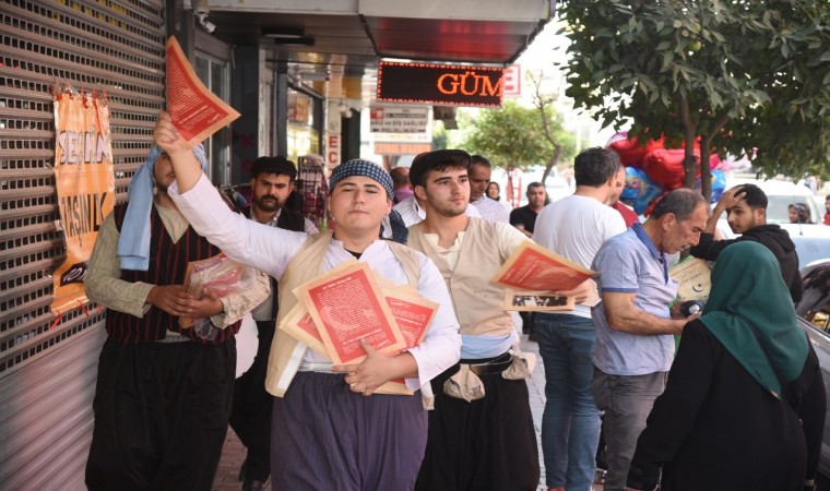 Osmaniyede vatandaşlara, “Cumhuriyet Mecmuası” dağıtıldı