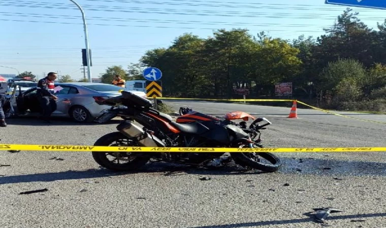 Otomobil ile çarpışan motosikletteki çift, öldü