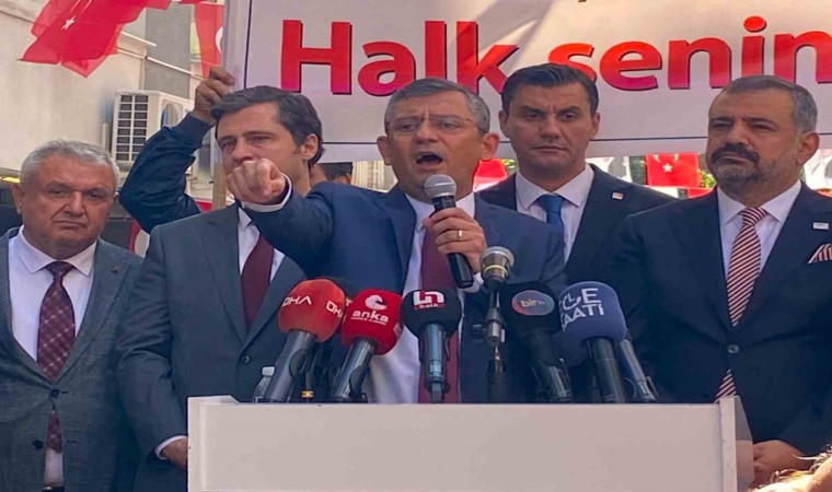 Özgür Özel, İzmirde CHPli delegelerle bir araya geldi