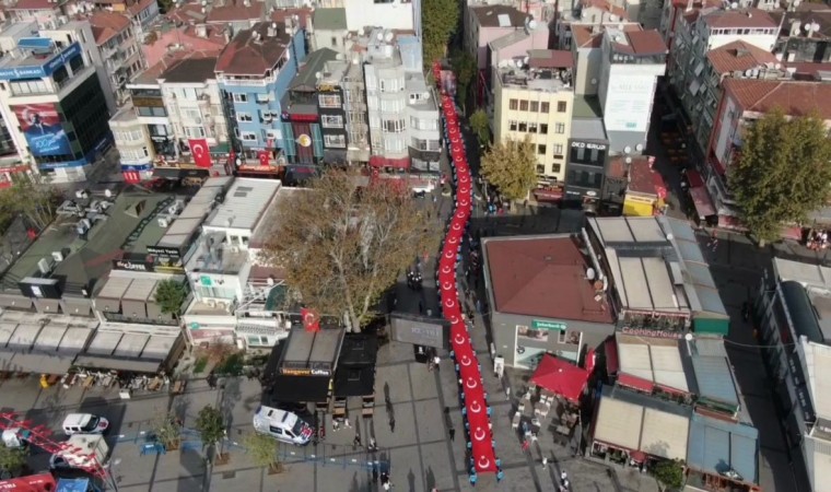 Pendikte 100 metrelik Türk bayrağı ile Cumhuriyet kutlaması