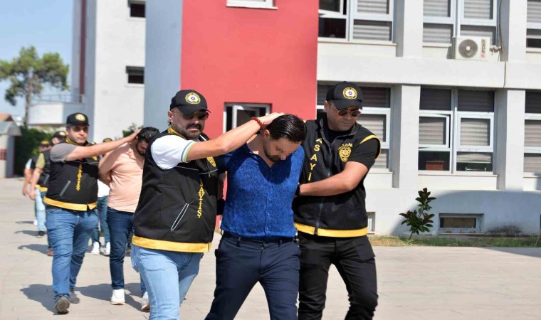 Polisin uygulama yapmasına izin vermeyen 2 kişi tutuklandı