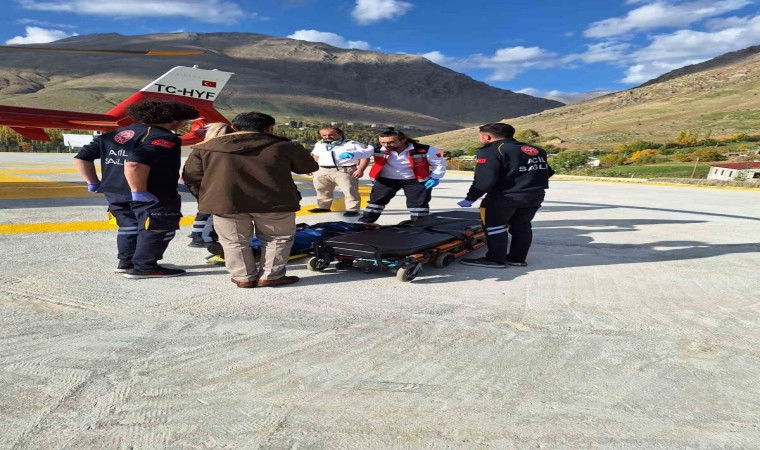 Rahatsızlanan hamile kadın ambulans helikopterle hastaneye ulaştırıldı