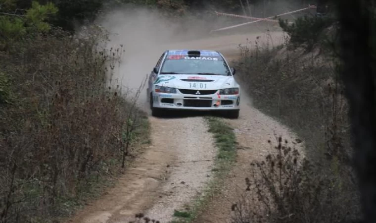 Ralli pilotları Bolu dağlarında tozu dumana kattılar