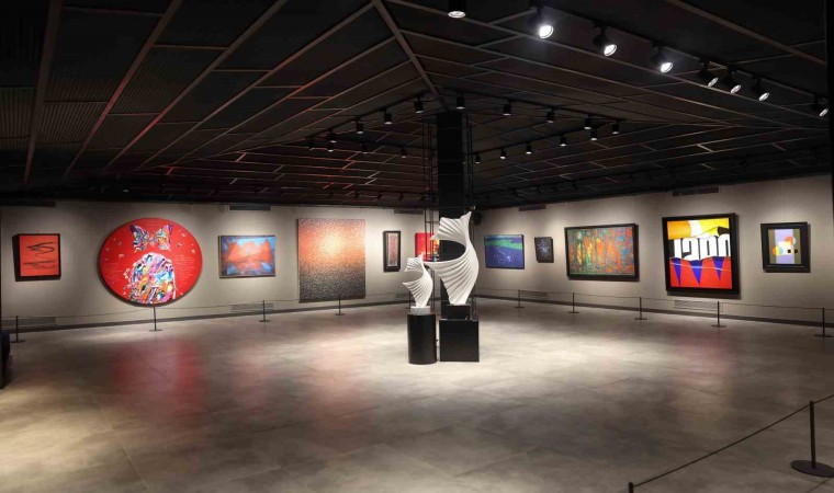 Sanatın duayenleri İstanbulun yeni sanat galerisinde buluştu