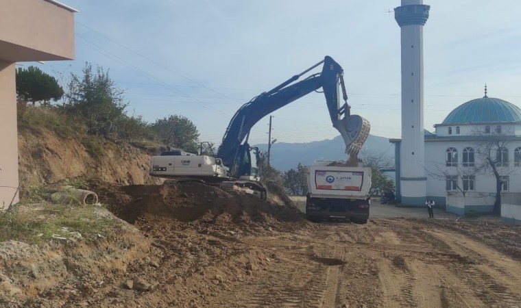 Sandıkçı: Konforlu yolları vatandaşlarımızın hizmetine sunuyoruz”