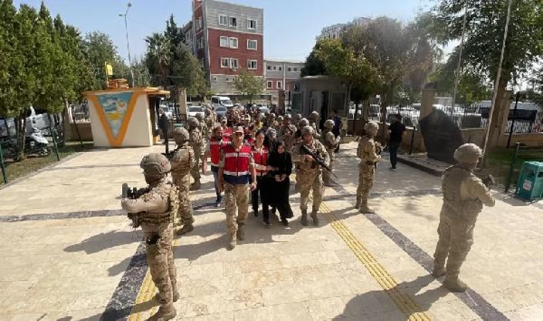 Şanlıurfa merkezli terör operasyonunda gözaltına alınan şüpheliler adliyede