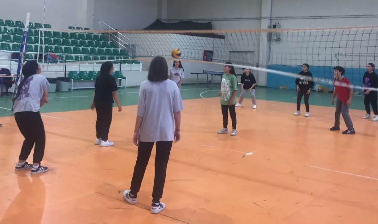 Sarıgölde voleybol kursu açıldı