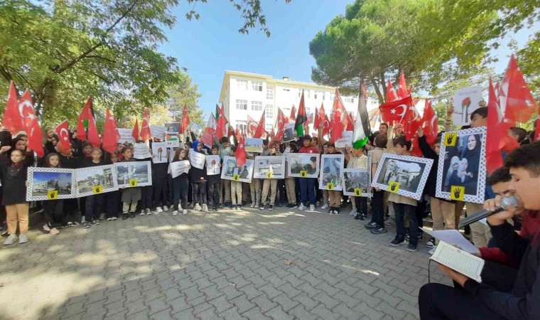 Şehit Osman Er Anadolu İmam Hatip Lisesi öğrencileri İsrailin Gazzeye saldırılarına tepki gösterdi