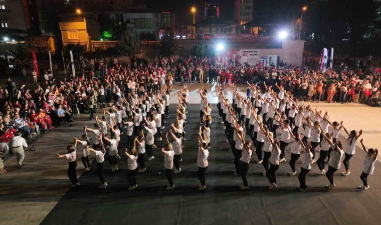 Seyhanda Cumhuriyet Bayramı coşkusu