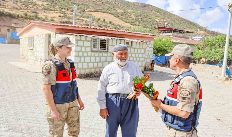 Siirtte jandarma ekipleri yaşlıları unutmadı