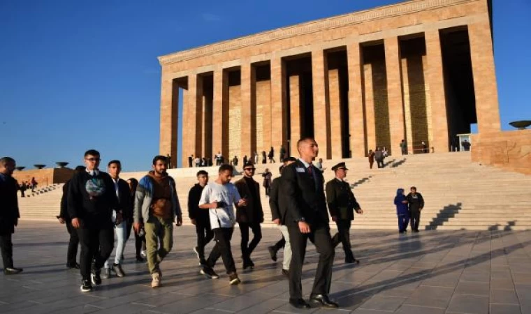 Şırnaklı ve Hakkarili gençler Anıtkabir’i ziyaret etti