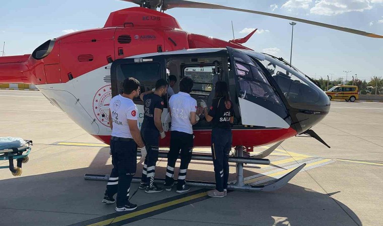 Şırnakta ambulans helikopter 8 aylık Berfin için havalandı