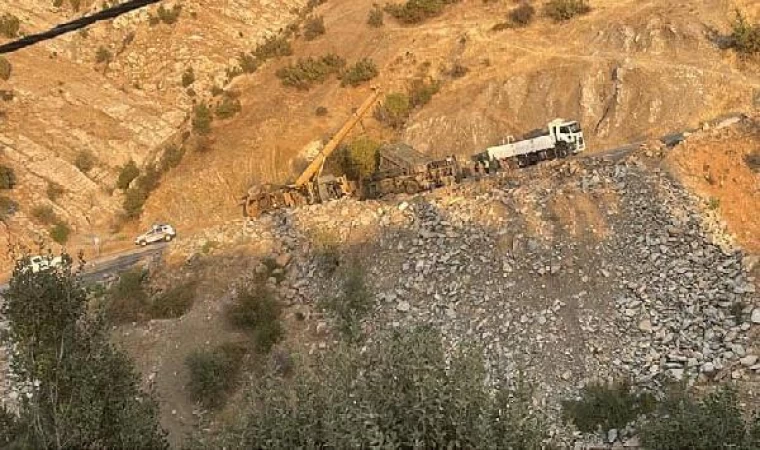 Şırnak’ta askeri TIR devrildi: 2 asker yaralı