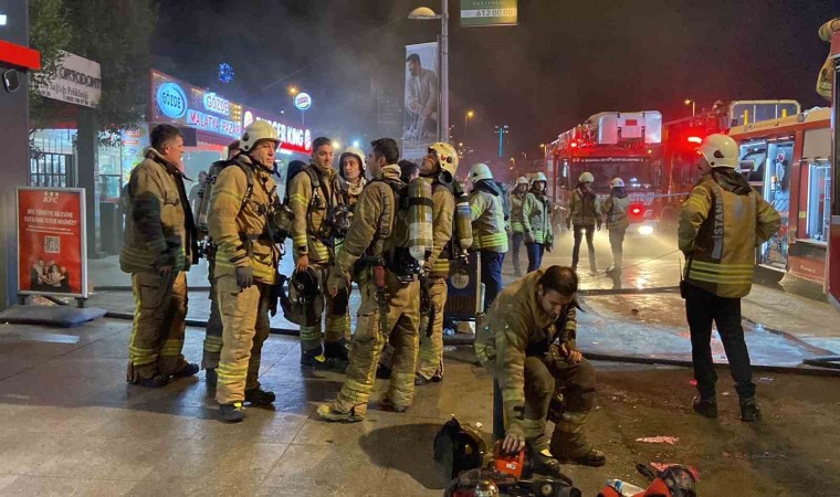 Şişlide 9 katlı iş merkezinin bodrum katında korkutan yangın