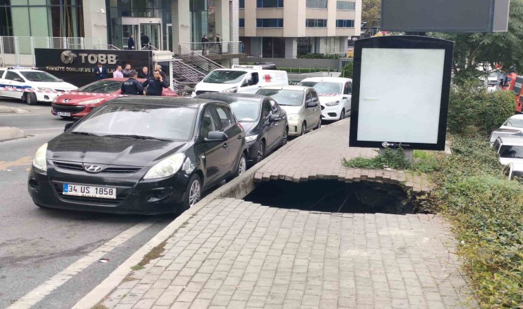 Şişlide kaldırım çöktü, çukura düşen kadın yaralandı