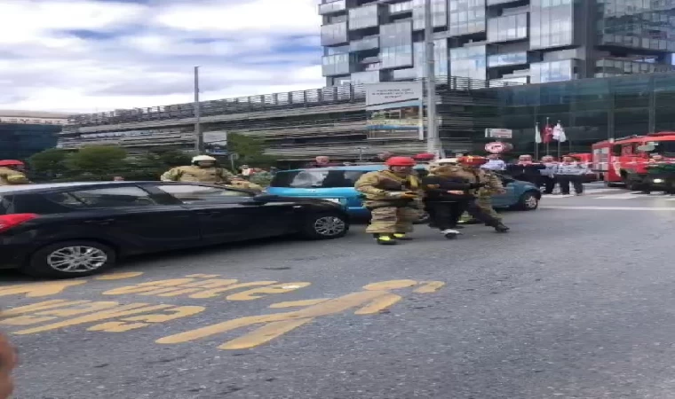 Şişli’de kaldırım çöktü; kadın içine düştü - 2