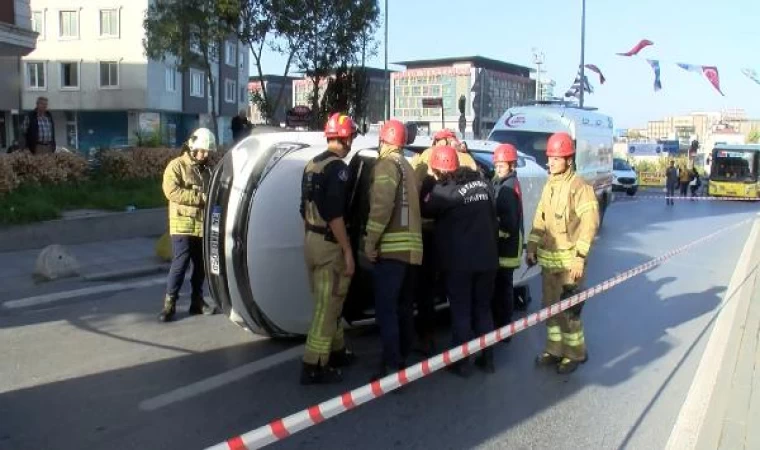 Şişli’de otomobil yan yattı: Trafikte kalan yolcular yürümek zorunda kaldı