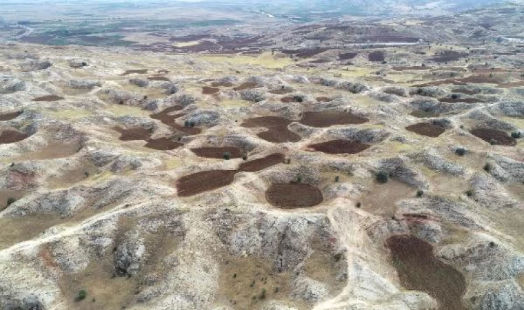 Sivas’ta oluşan obruk ve dolinler tarım arazisi oldu