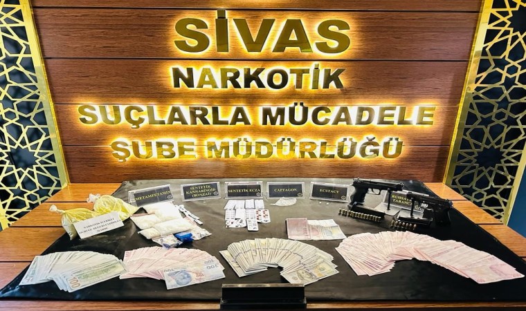 Sivasta uyuşturucu operasyonları: Yarım milyon lira ele geçirildi