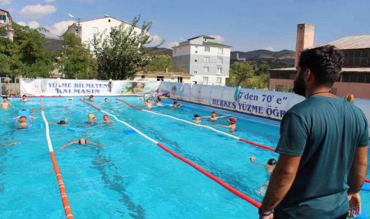 Solhanda 300ün üzerinde çocuk yüzme öğrendi