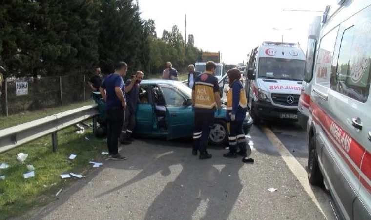 Sultanbeyli TEM Otoyolu’nda kazalar ard arda geldi:  6 yaralı 