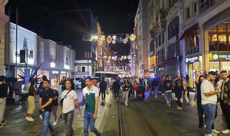 Taksimde iki kafe çalışanları birbirlerine girdi: 2 yaralı