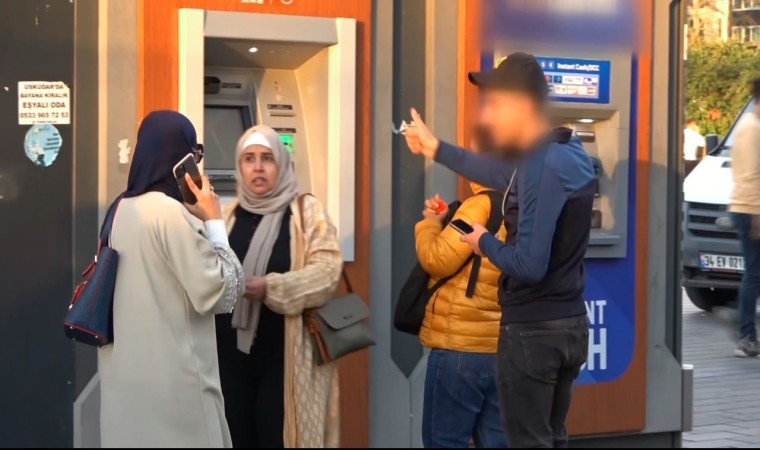 Taksimde yardım bahanesiyle turistlerin kredi kartını çaldılar