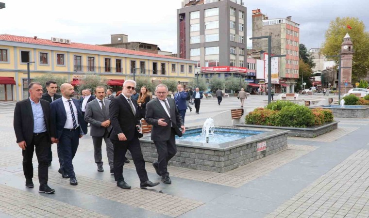 Tamer Karadağlı, Saathane Meydanını inceledi