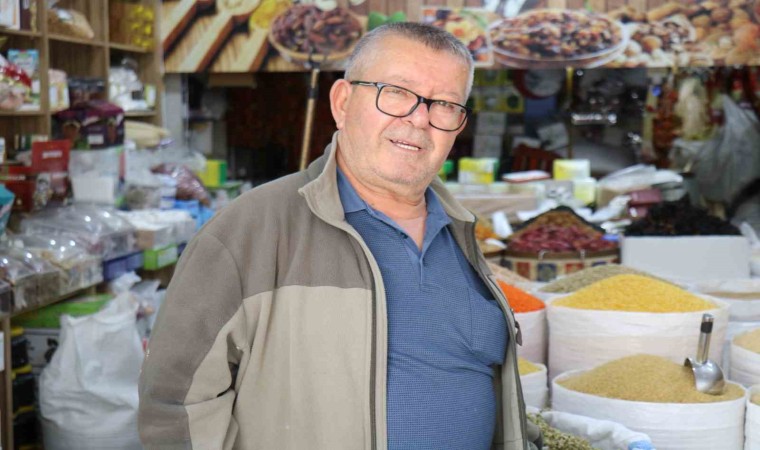 Tarihi Uzun Çarşıdaki aktarlarda kış öncesi şifalı ot yoğunluğu