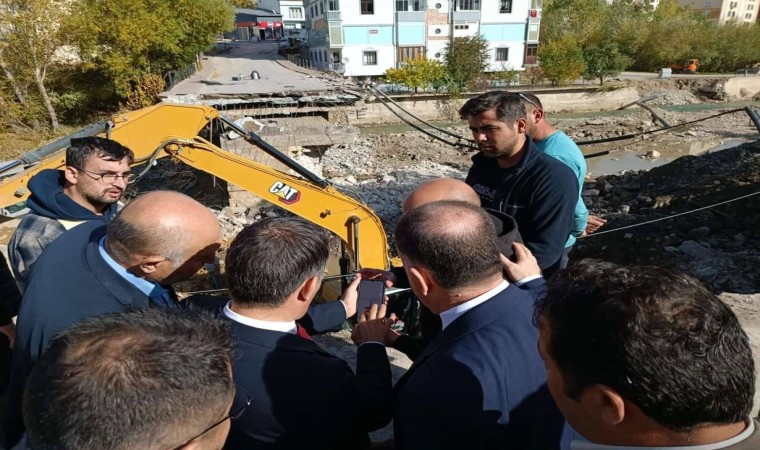 Taş Köprü yeniden yapılmak üzere yıkıldı