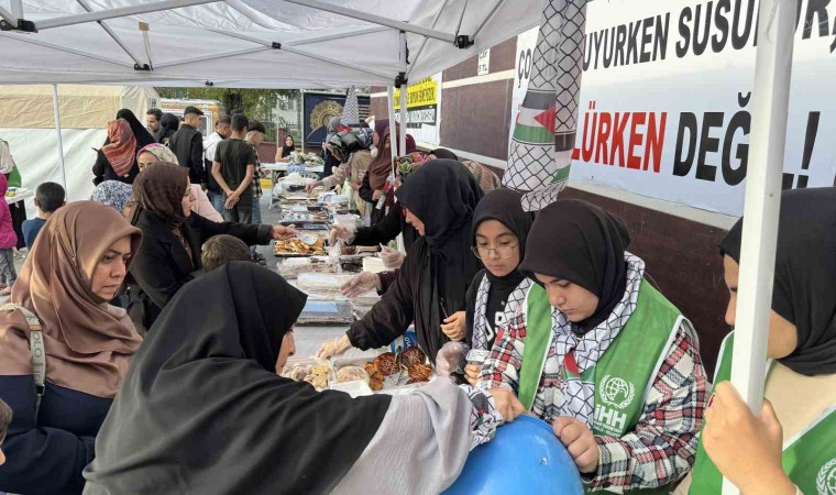 Tatvanda Gazzeye yararına hayır çarşısı açıldı