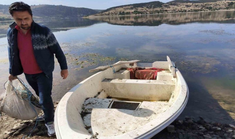 Tavşanlı Kayaboğazı Barajında 8 bohça uzatma ağ ele geçirildi