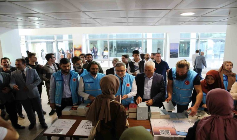 TDV Genel Başkanı Turandan Kuran-ı Kerimi yakanlara tepki: Kitap yakan, kutsalı yakan katillerdir