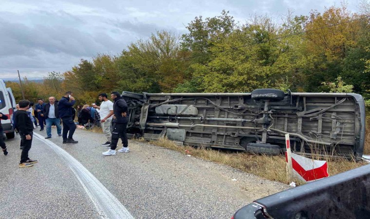 Tekirdağda devrilen yolcu minibüsünde 16 yaralı