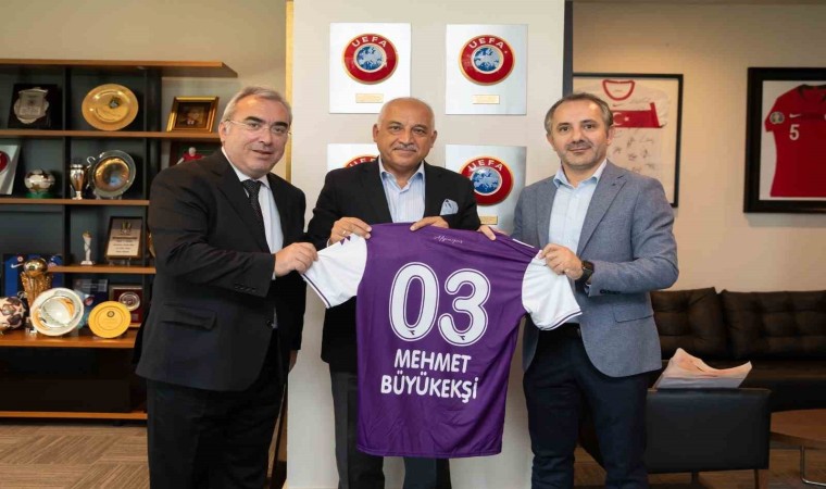 TFF Başkanı Büyükekşiye Afyonspor forması hediye ettiler