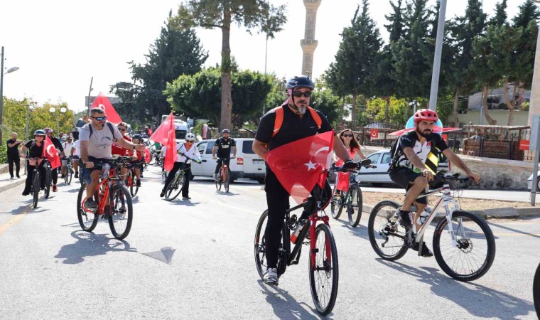 Toroslarda 100. yılda 100 öğretmen ile 29 kilometrelik bisiklet turu