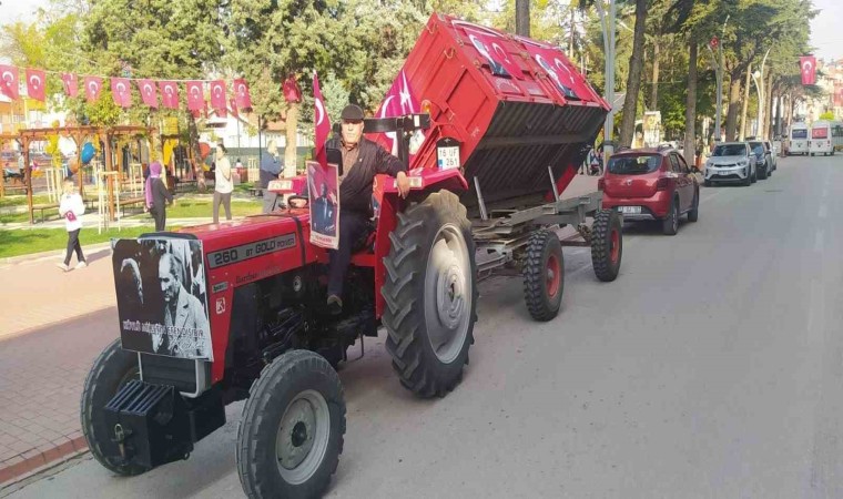 Traktörüyle Cumhuriyet kutlamalarına damga vurdu