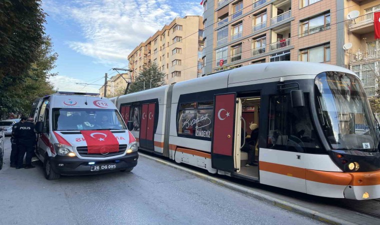 Tramvayın çarptığı 16 yaşındaki genç kız yaralandı