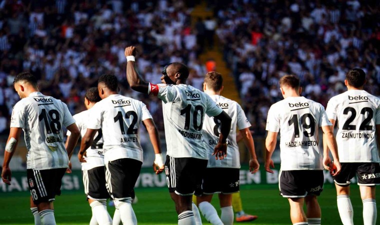 Trendyol Süper Lig: Beşiktaş: 1 - İstanbulspor: 0 (İlk yarı)