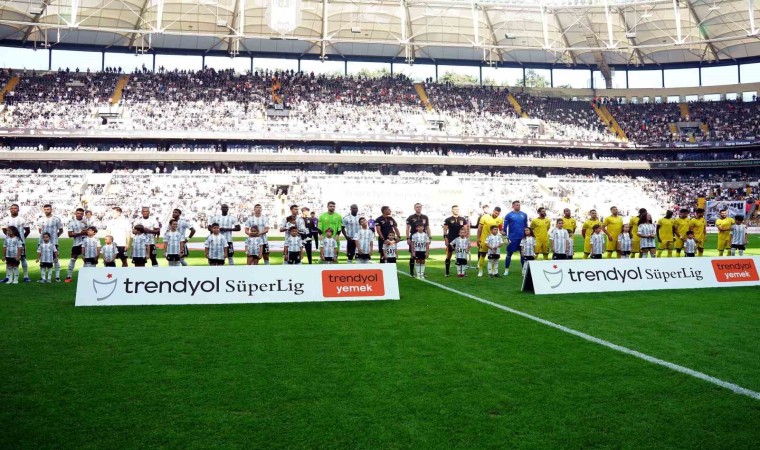 Trendyol Süper Lig: Beşiktaş: 1 - İstanbulspor: 0 (Maç devam ediyor)