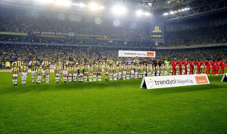 Trendyol Süper Lig: Fenerbahçe: 2 - Hatayspor: 0 (Maç devam ediyor)