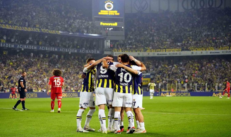 Trendyol Süper Lig: Fenerbahçe: 3 - Hatayspor: 0 (İlk yarı)