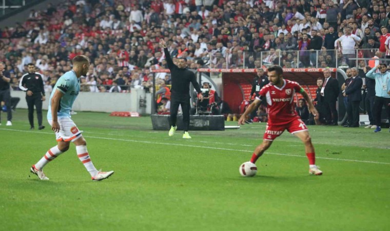 Trendyol Süper Lig: Y. Samsunspor: 0 - RAMS Başakşehir: 0 (İlk yarı)