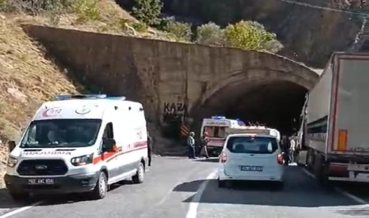 Tunceli’de 2 otomobil çarpıştı: 4’ü çocuk 11 yaralı