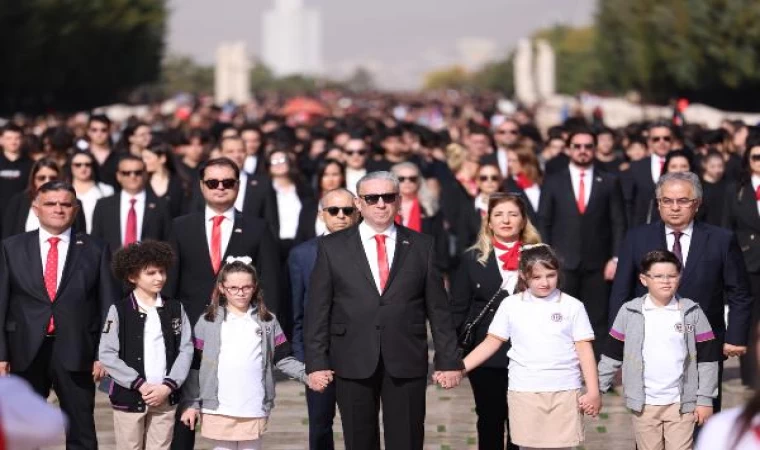 Uğur Okulları’ndan Cumhuriyetin 100. yılında Ata’ya ziyaret