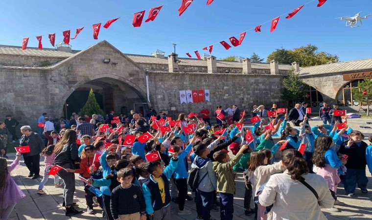 Ulukışlada Cumhuriyetin 100. yıldönümü festival havasında kutlandı