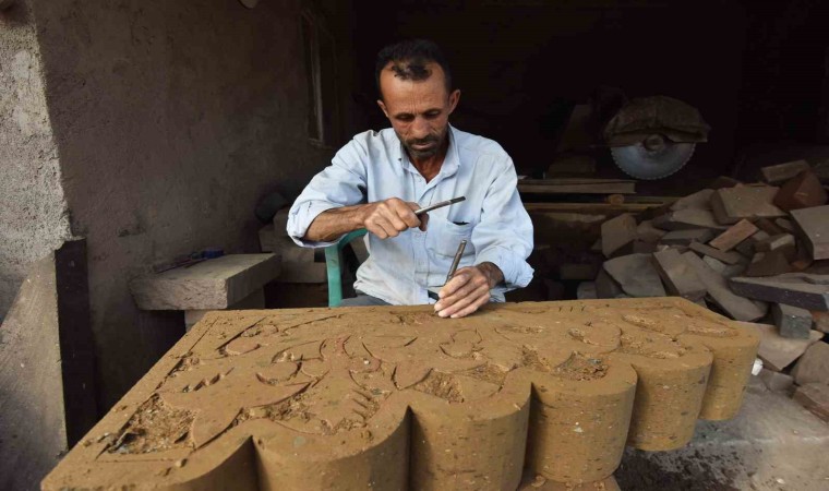 UNESCO Kültürel Miras Listesinde bulunan geleneksel Ahlat taş işçiliği yaşatılıyor